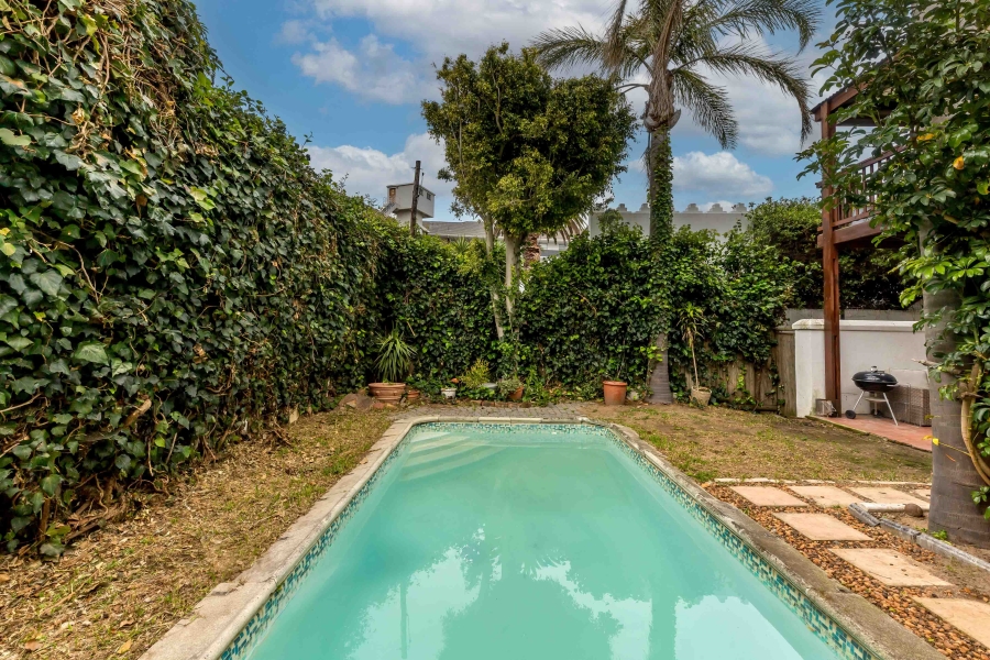 To Let 4 Bedroom Property for Rent in Vredehoek Western Cape
